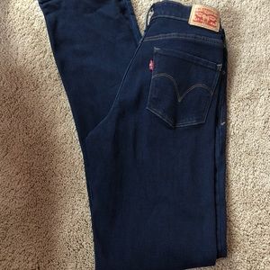 Women’s Levi mid rise skinny jeans new with no tag